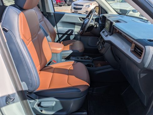 Used 2024 Ford Maverick Lariat image 10