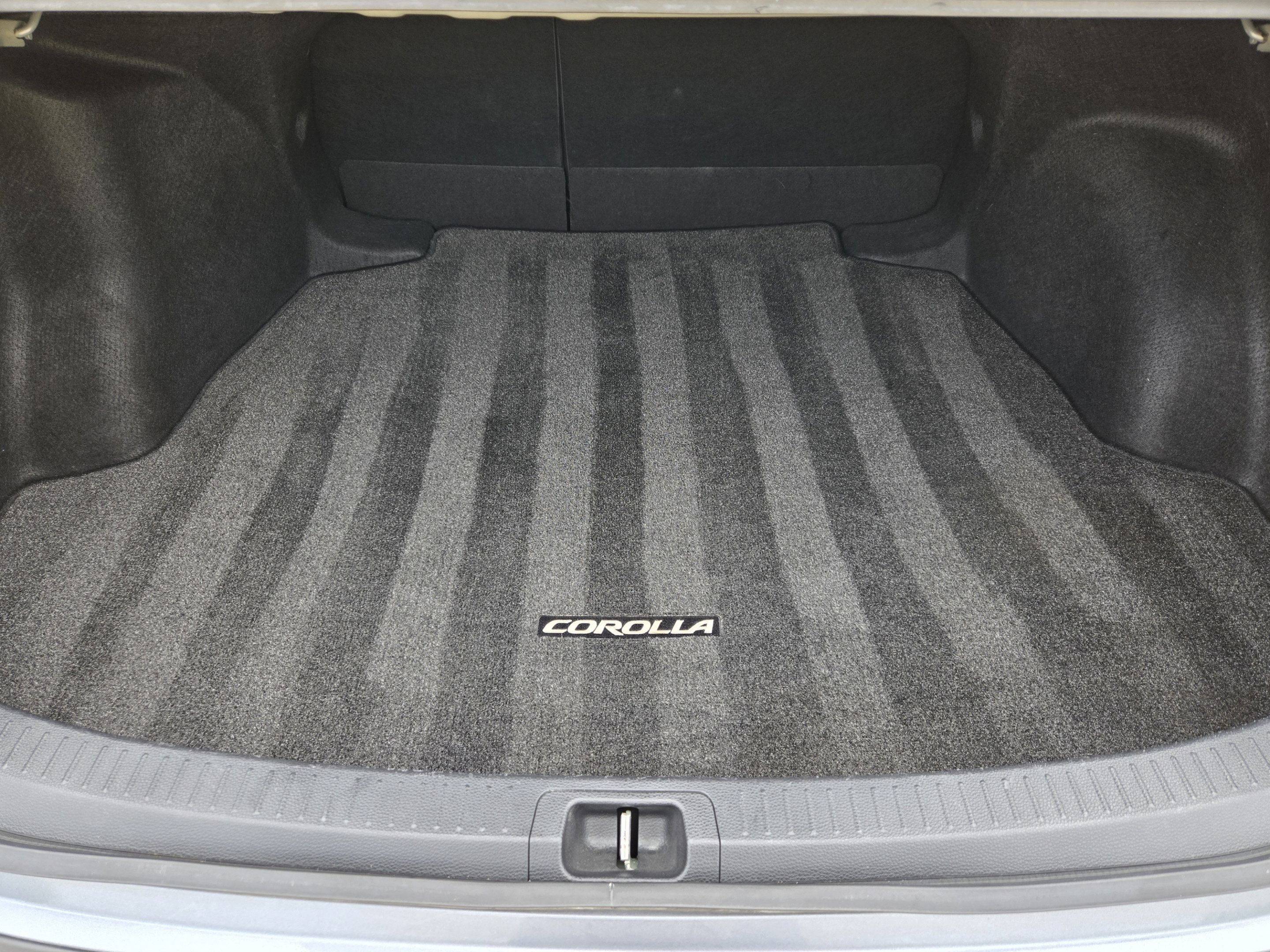 Used 2020 Toyota Corolla XLE FWD image 28