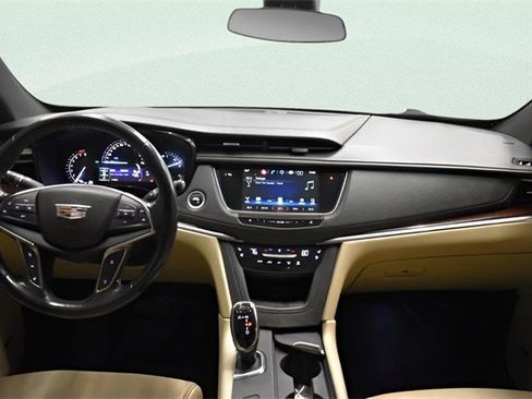 Used 2018 Cadillac XT5 Premium Luxury image 8