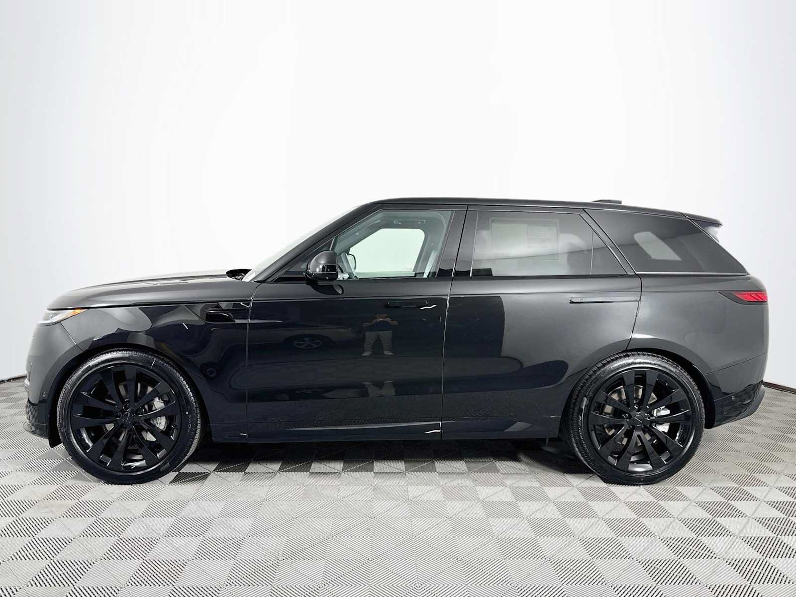 New 2027 Land Rover Range Rover Long Wheelbase SE AWD/4WD image 8