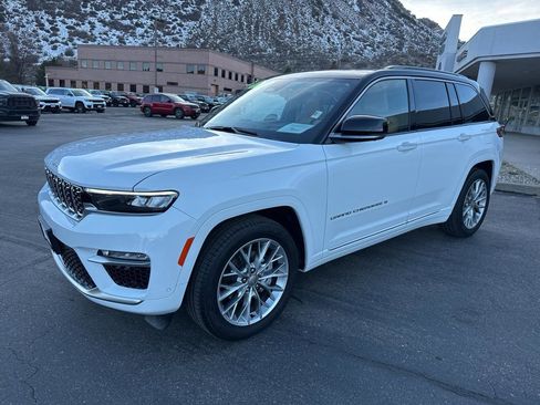 Certified 2025 Jeep Grand Cherokee Summit w/ Adv Protech Group IV image 3