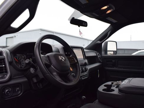 New 2024 RAM 2500 Tradesman w/ Chrome Appearance Group image 18