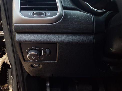 Used 2018 Jeep Grand Cherokee Altitude RWD image 15