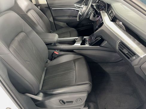 Used 2022 Audi e-tron Premium Plus w/ Premium Plus Package image 30
