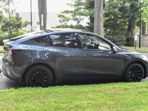 Used 2021 Tesla Model Y Long Range AWD/4WD image 9