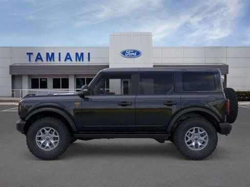 New 2025 Ford Bronco Badlands image 3