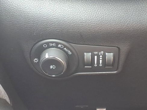 Used 2024 Jeep Compass Latitude image 20