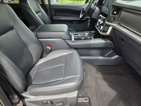 Used 2024 Ford Expedition XLT RWD image 17