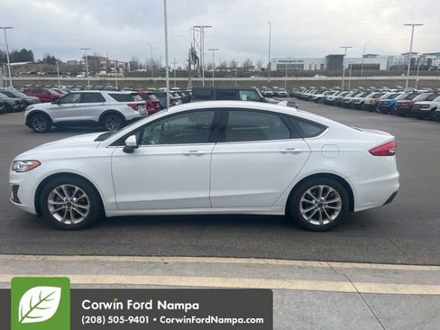 Used 2019 Ford Fusion SE image 2