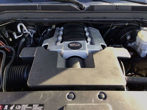 Used 2019 Cadillac Escalade Premium Luxury w/ Escalade Sport Edition image 31