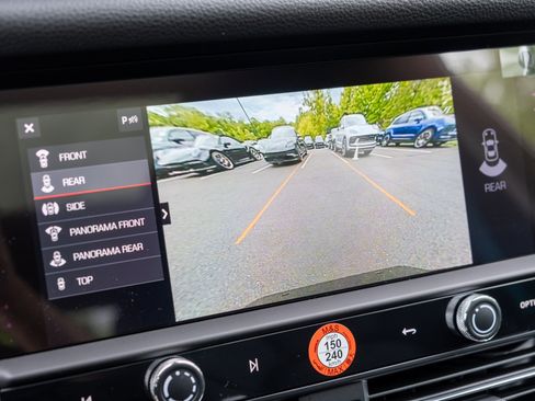 Used 2025 Porsche Macan image 27