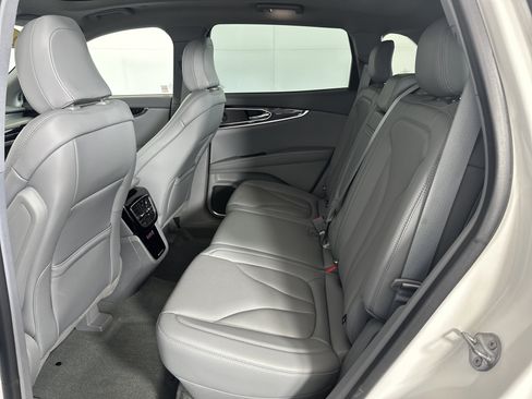 Used 2022 Lincoln Nautilus Reserve image 7