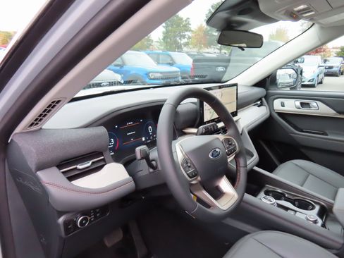 New 2026 Ford Explorer Active image 8