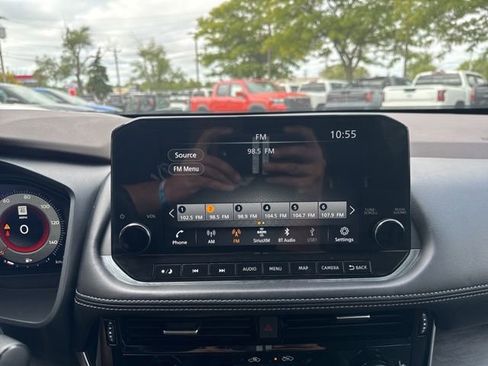 Used 2021 Nissan Rogue Platinum image 18