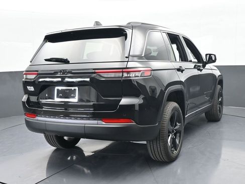 New 2026 Jeep Grand Cherokee Limited w/ Limited Altitude Package RWD image 5