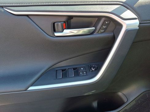 Used 2021 Toyota RAV4 Limited image 10