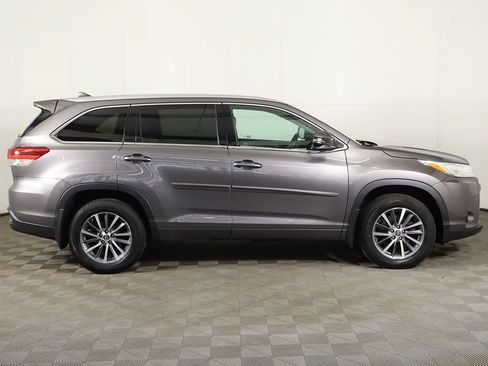 Used 2017 Toyota Highlander XLE AWD/4WD image 20
