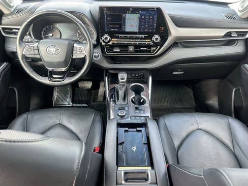 Used 2020 Toyota Highlander Limited image 14