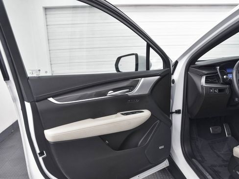 Used 2023 Cadillac XT5 Sportv image 9