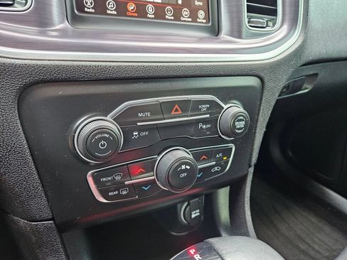 Used 2018 Dodge Charger SXT RWD image 22