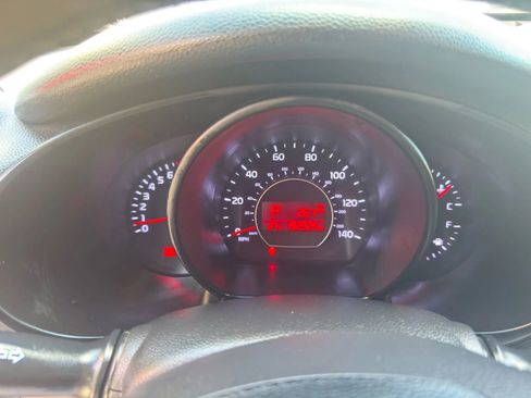 Used 2016 Kia Soul + image 13