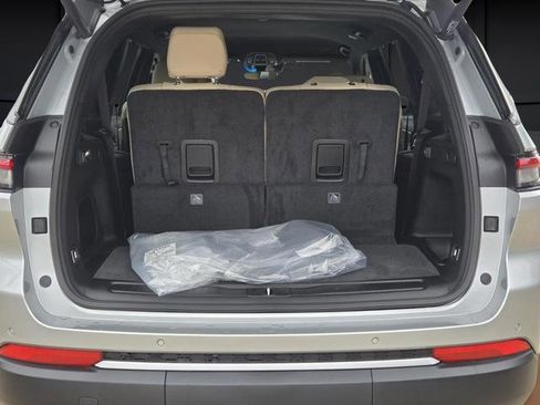 New 2026 Jeep Grand Cherokee L Limited RWD image 5