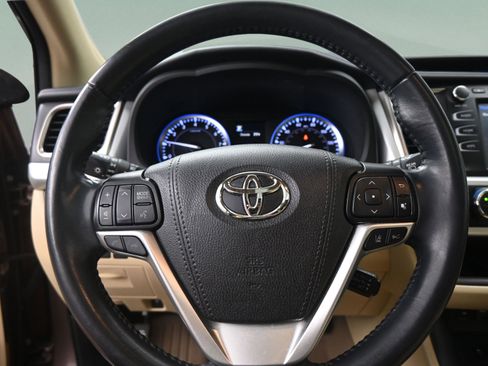 Used 2019 Toyota Highlander XLE image 27