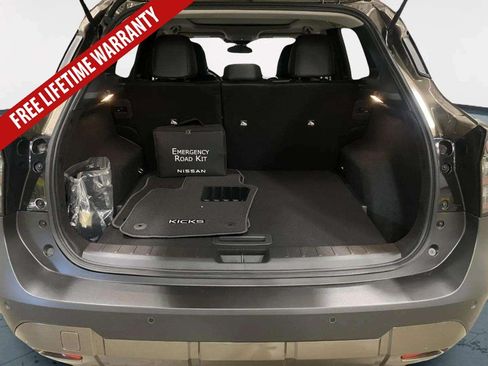 New 2026 Nissan Kicks SR w/ SR Premium Package FWD image 28