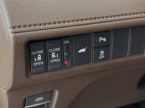 New 2026 Honda Odyssey Touring image 9