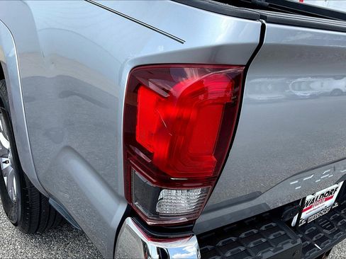 Used 2018 Toyota Tacoma SR5 RWD image 28