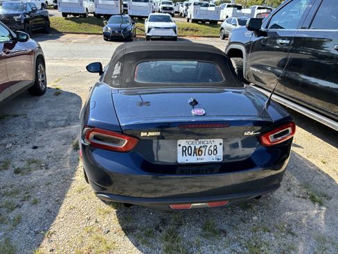 Used 2018 FIAT 124 Spider Classica w/ Technology & Siriusxm Group RWD image 7