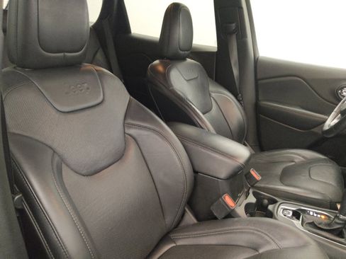 Used 2019 Jeep Cherokee Limited FWD image 21