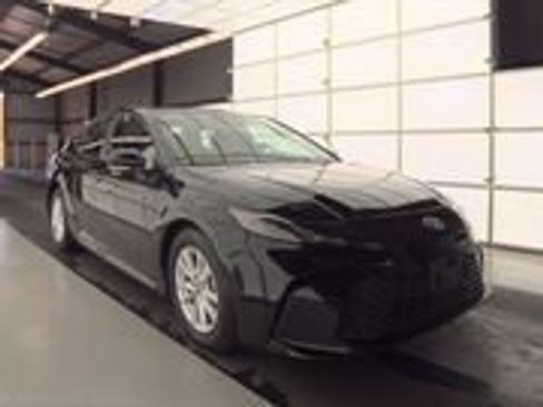 Used 2025 Toyota Camry LE image 1