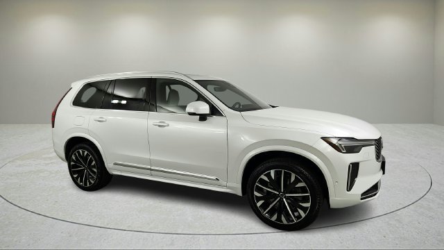 Used 2026 Volvo XC90 B6 Plus w/ Protection Package AWD/4WD image 2