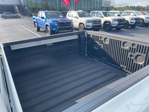 New 2026 Nissan Frontier PRO-4X w/ Pro Premium Package AWD/4WD image 9