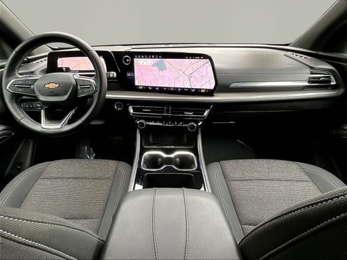 Used 2025 Chevrolet Traverse LT w/ Sun and Wheel Package AWD/4WD image 7