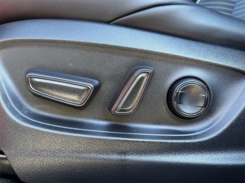 Used 2023 Toyota Corolla Cross AWD Hybrid image 23