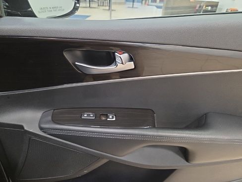 Used 2020 Kia Sorento LX image 20