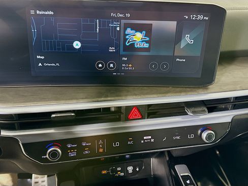 Used 2024 Kia Sorento SX Prestige w/ Sage Leather Package image 18