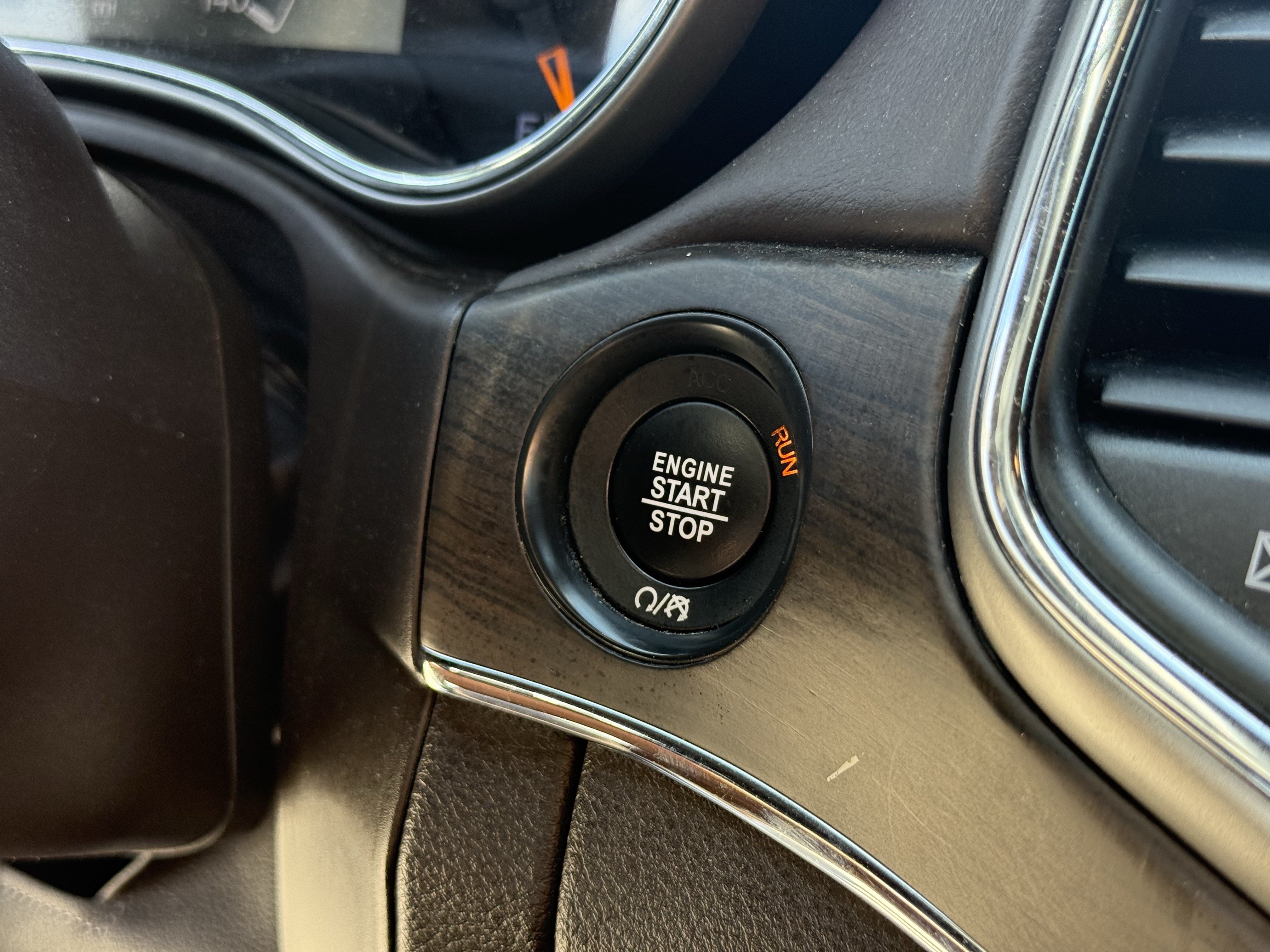 Used 2018 Jeep Grand Cherokee Overland RWD image 25