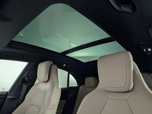 New 2026 Porsche Macan Electric RWD image 31