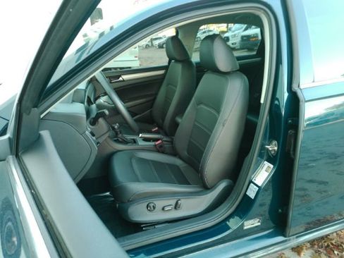 Used 2022 Volkswagen Passat 2.0T SE image 6