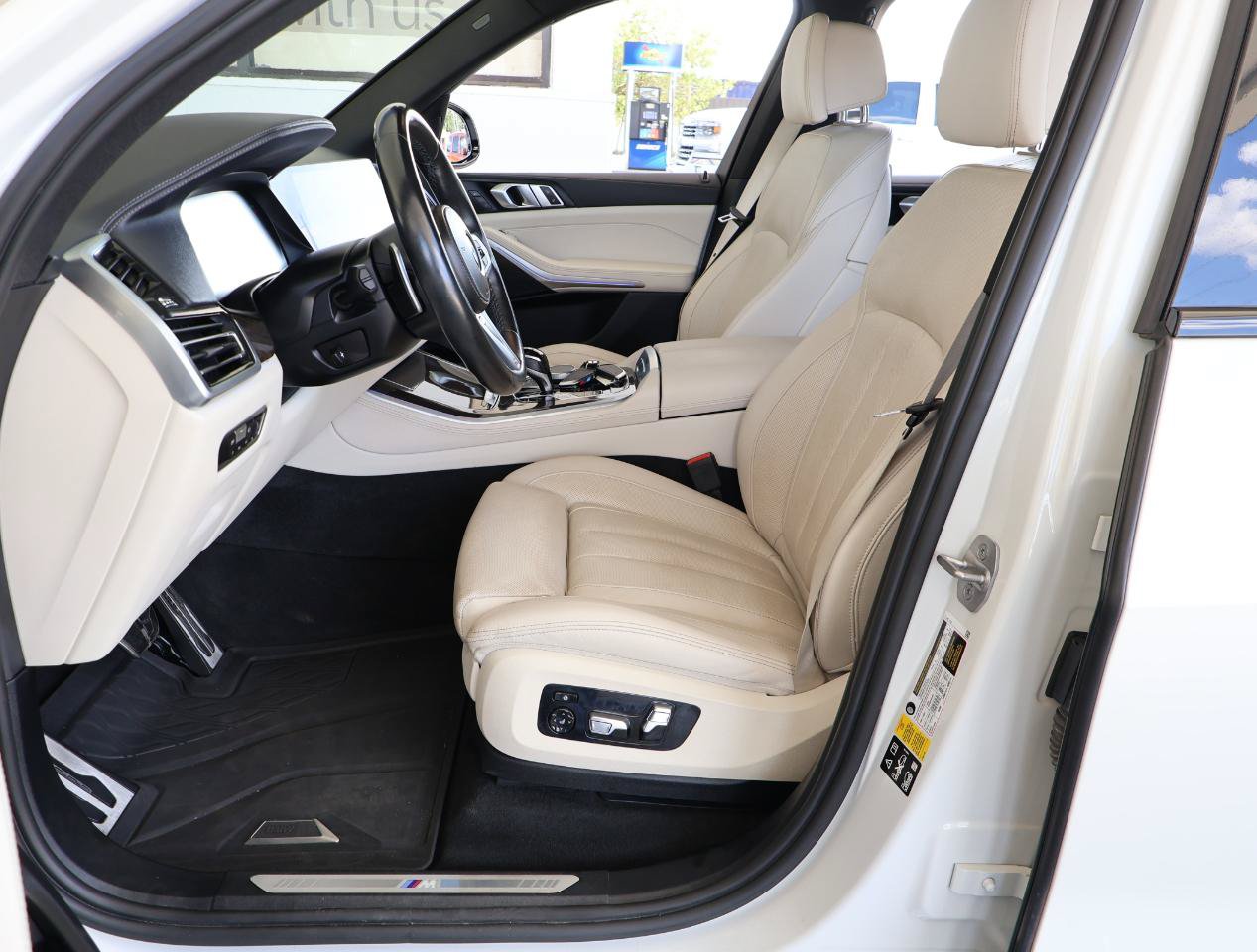 Used 2022 BMW X5 xDrive40i w/ M Sport Package AWD/4WD image 13