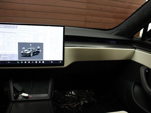 Used 2022 Tesla Model S Plaid image 18