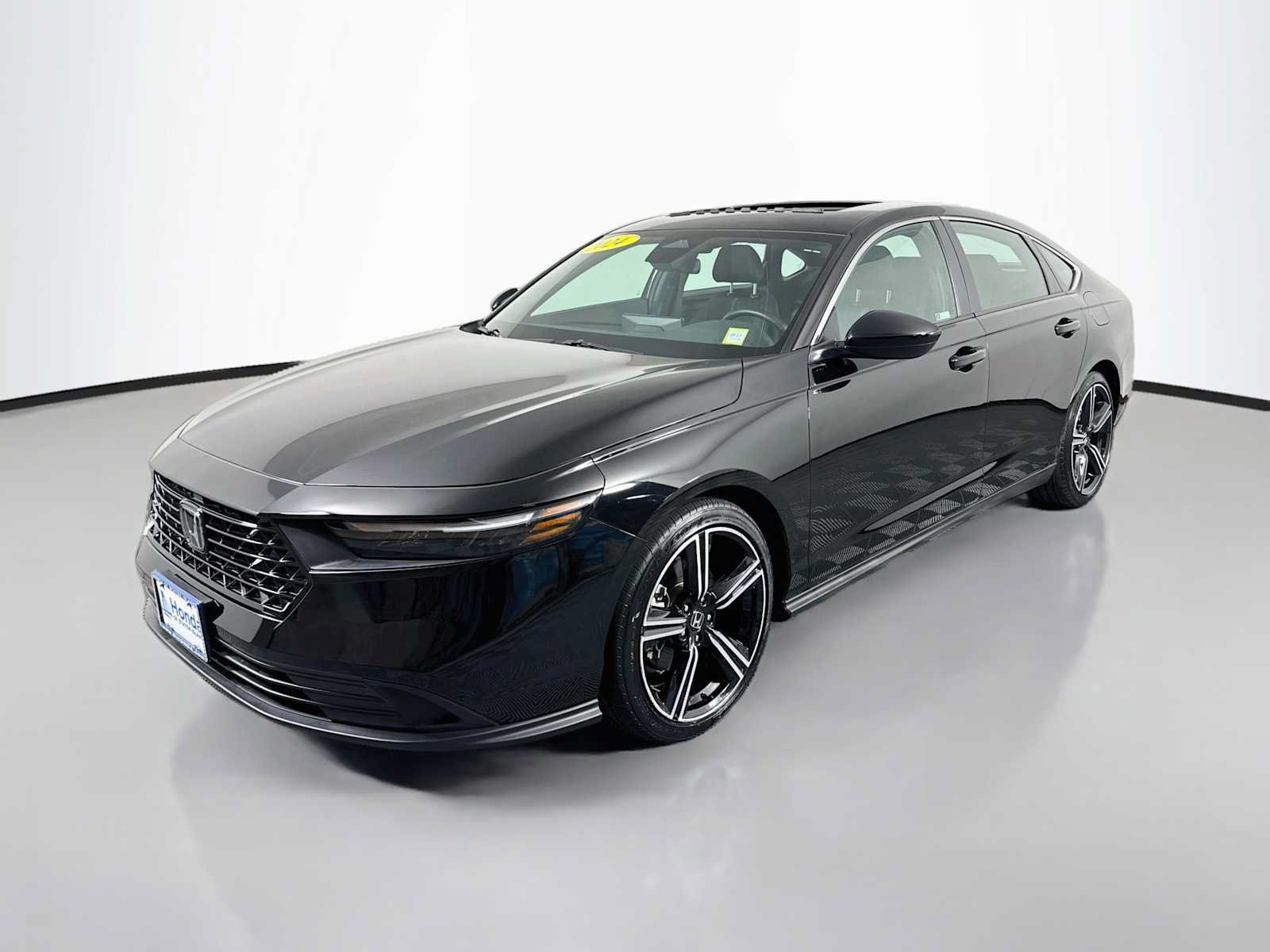 Used 2024 Honda Accord Sport image 3