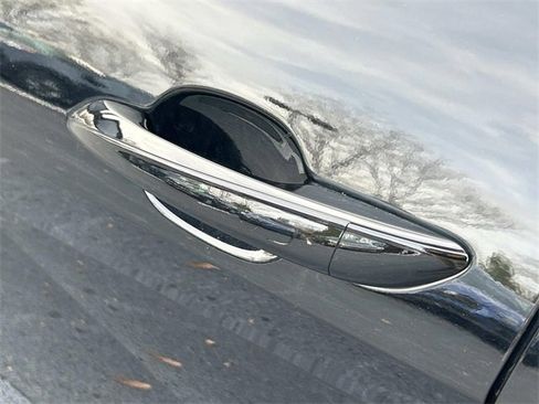 Used 2024 Hyundai Elantra Limited image 13