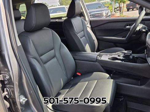 Used 2025 Nissan Rogue SV w/ SV Premium Package FWD image 20