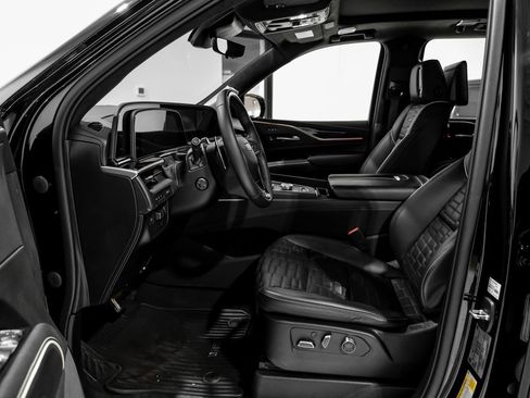 Used 2023 Cadillac Escalade ESV V image 6