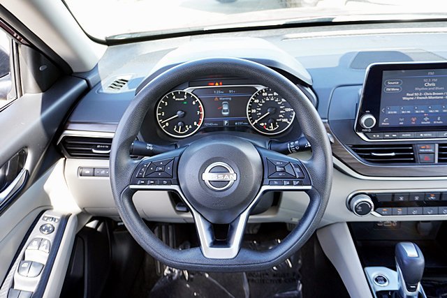 Used 2024 Nissan Altima 2.5 SV FWD image 28