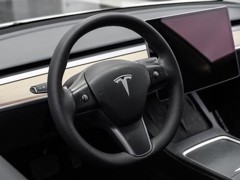 Used 2023 Tesla Model 3 Standard Range RWD image 17